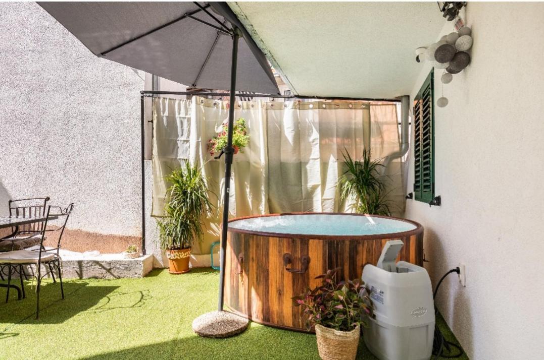 Villa Angie Old Town With Jacuzzi Split Exteriör bild